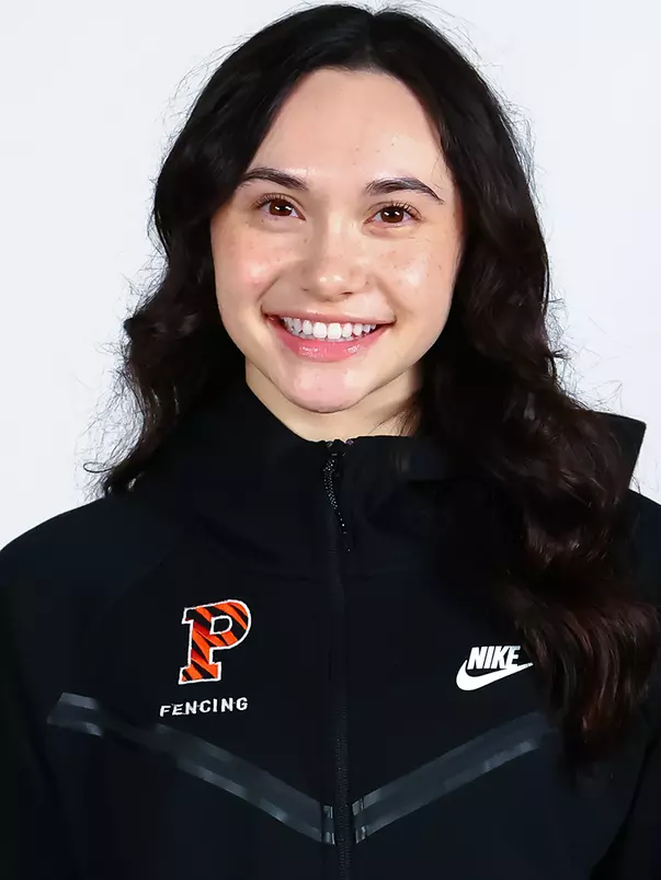 Maia Weintraub headshot