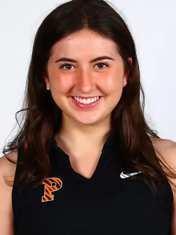 Eliza Schuster headshot