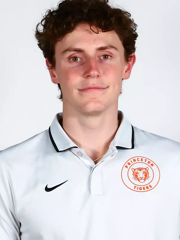 Hollis Robertson headshot