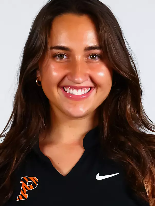 Abigail Schuster headshot