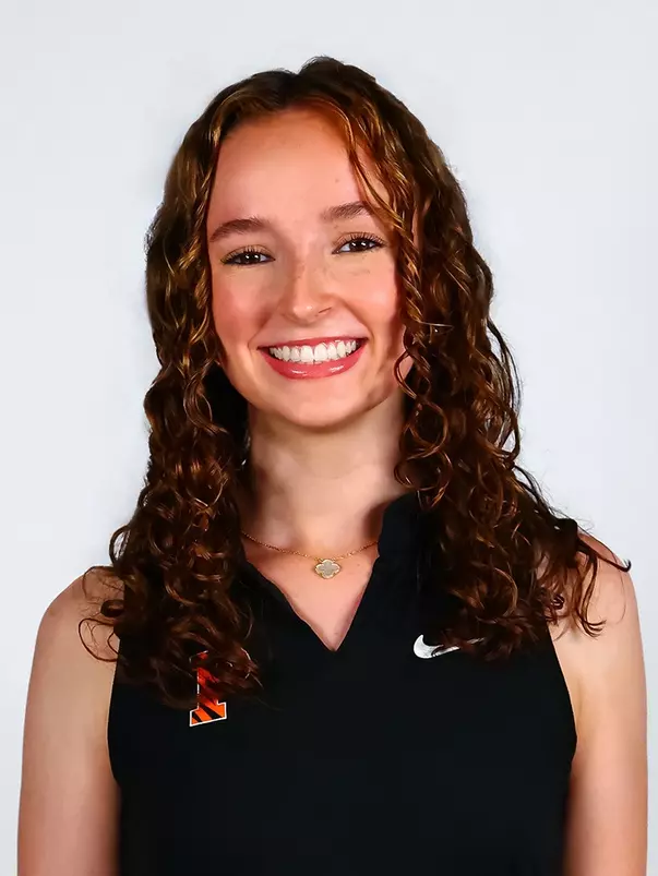 Charlotte Bell headshot