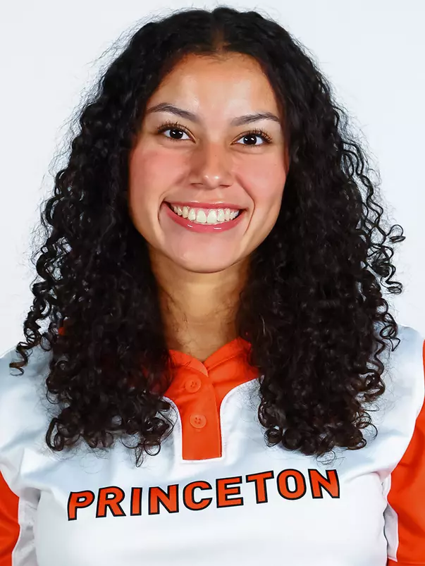 Graciela Dominguez headshot