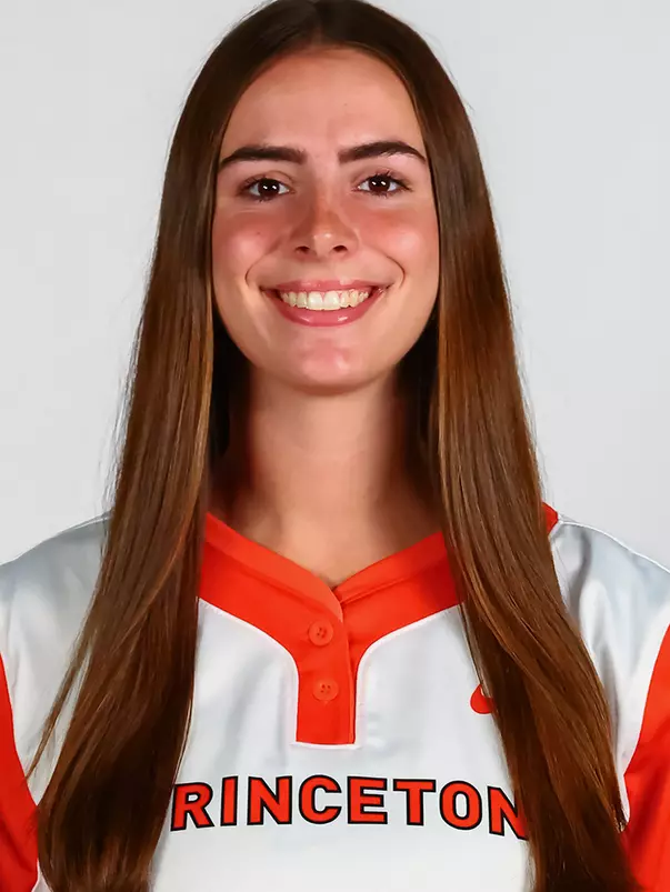 Julia Dumais headshot