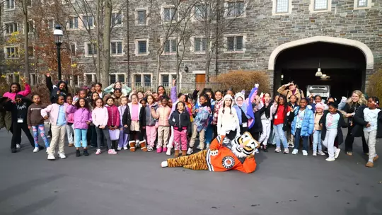 Elementary Students at Women's Ice Hockey Field Trip Day