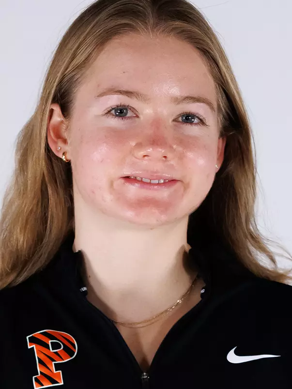 Emma Mirrer Headshot