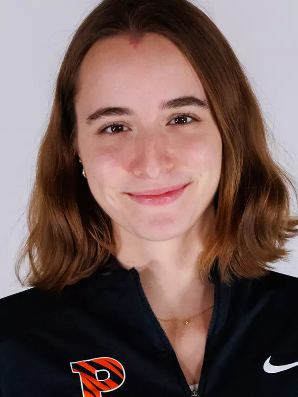 Hannah Hoselbarth Headshot