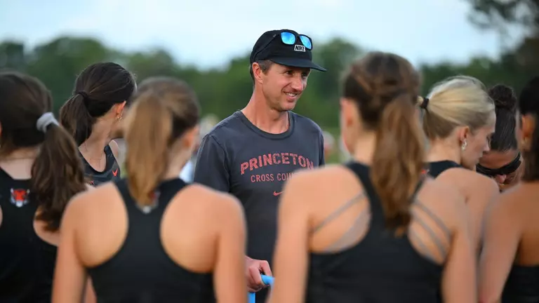 Brad Hunt Named Mid-Atlantic Outdoor Assistant Coach of the Year
