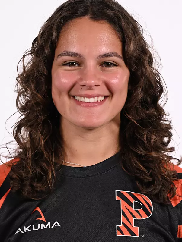 Annie Huettel Headshot