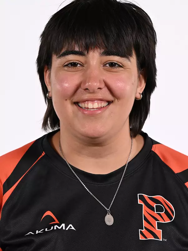 Luiza Chevres Headshot