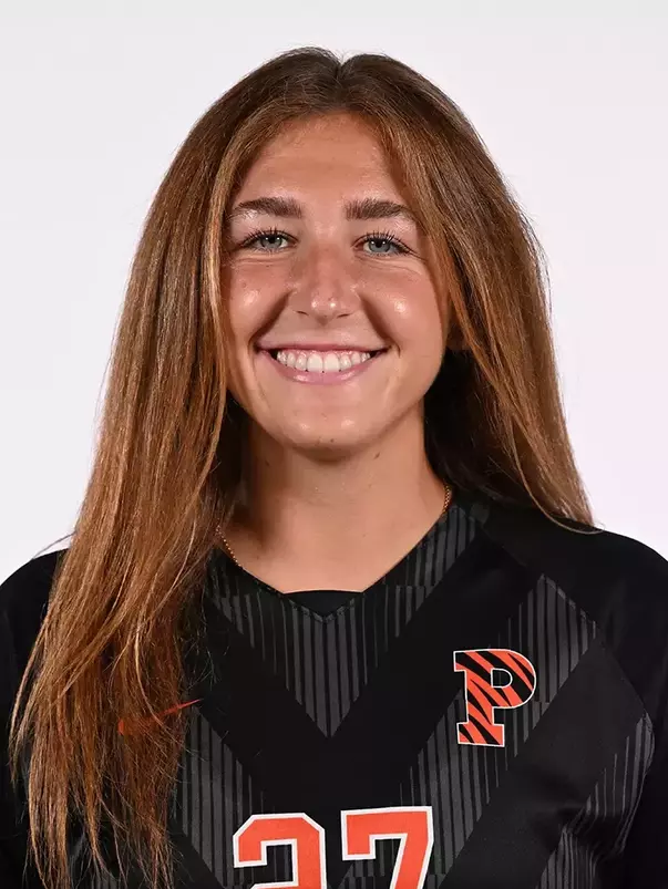 Alexandra Barry headshot