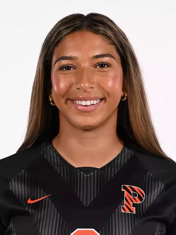 Zoe Markesini headshot