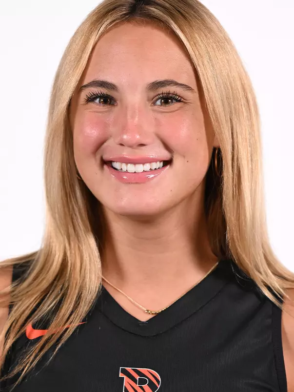 Olivia Foye Headshot