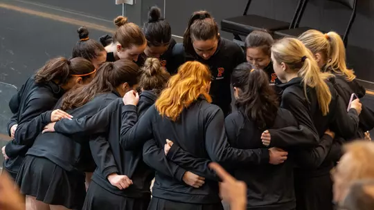 women's squash huddle photo
