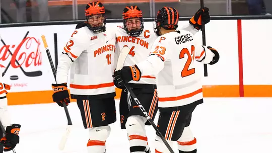 Men's Hockey Celebration vs Harvard