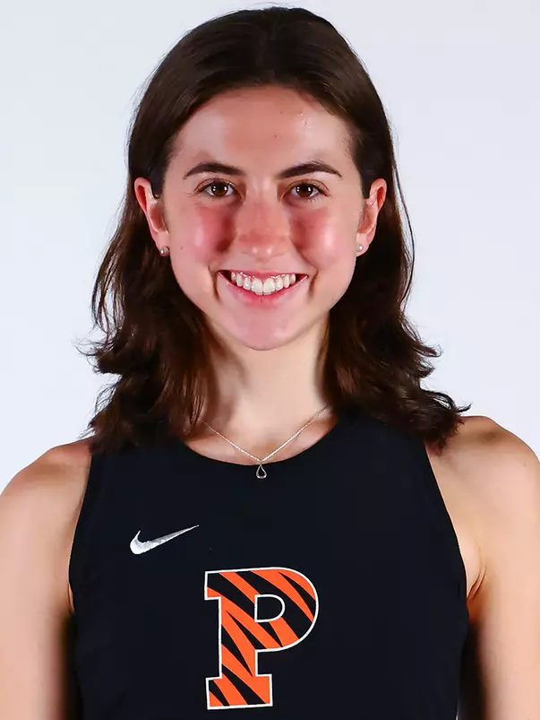 Eliza Schuster headshot
