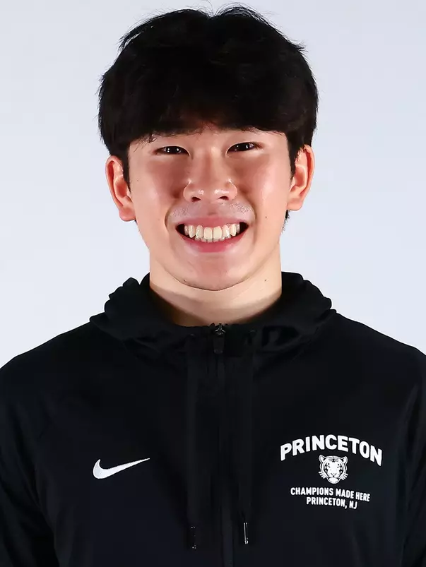 Silas Choi headshot