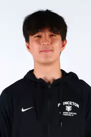 Ethan Um headshot