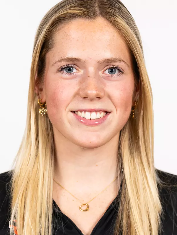 Amelie McComb Headshot