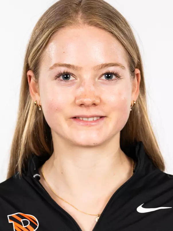 Emma Mirrer Headshot