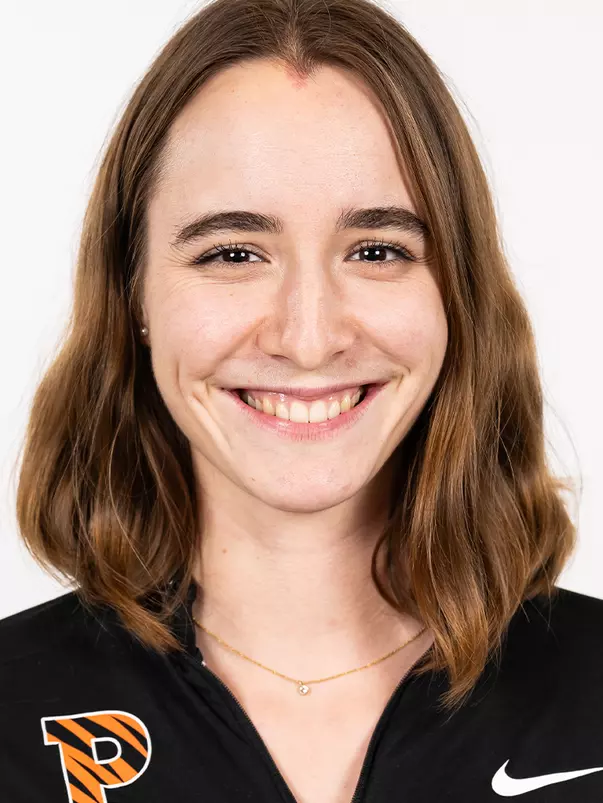 Hannah Hoselbarth Headshot