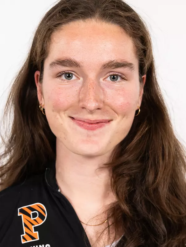 Lina Schwartz Headshot