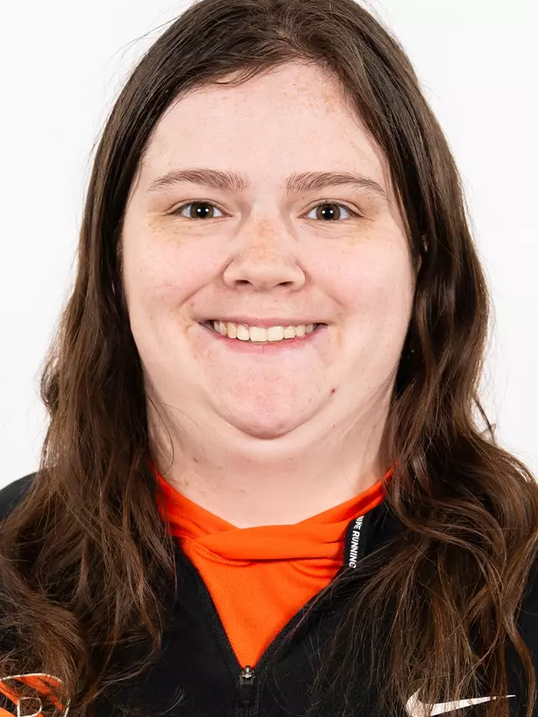 Leah Bartlett Headshot