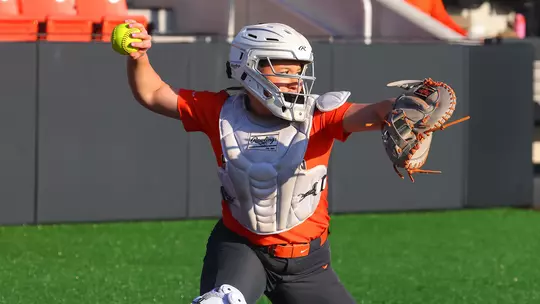 Maddie Ratcheson catching action