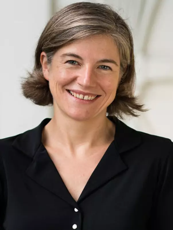 Carolyn Yerkes headshot