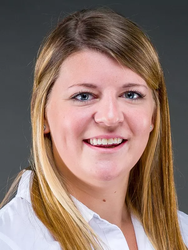 Cydney_Roesler_Headshot