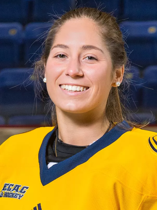 Raquel Pennoyer Headshot