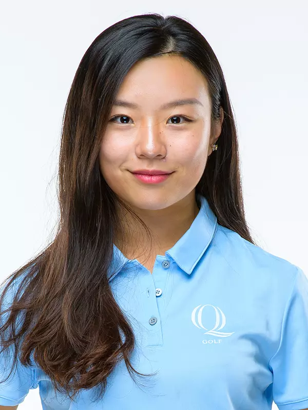 Queenie Headshot 2018-19
