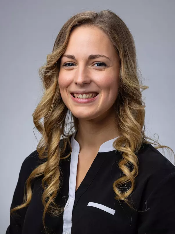 Summer Dutton Headshot (10/31/22)