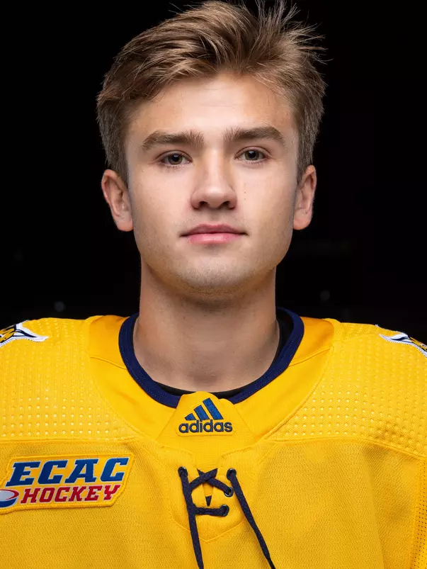 Quillan Headshot 2022