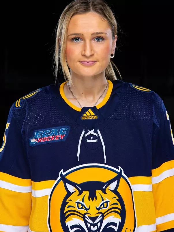 Nina Steigauf headshot