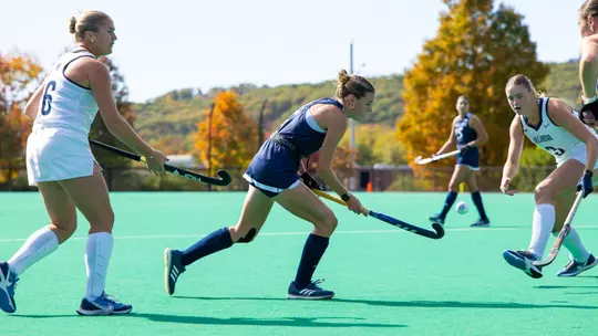 Lauren Keyte Handles the Ball against Villanova (Oct. 17, 2025 in Hamden, Conn.)
