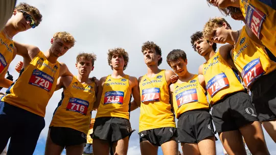 Quinnipiac Huddles Before Men's MAAC Championship Race