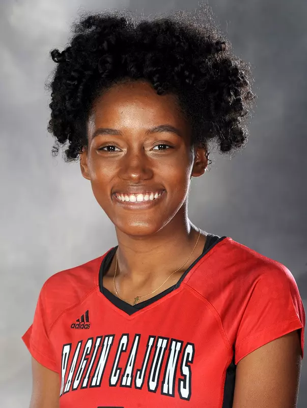 Antoine, Nia head shot 2017 (volleyball)
