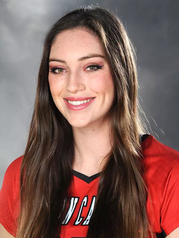 Henry, Hannah head shot 2017 (volleyball)