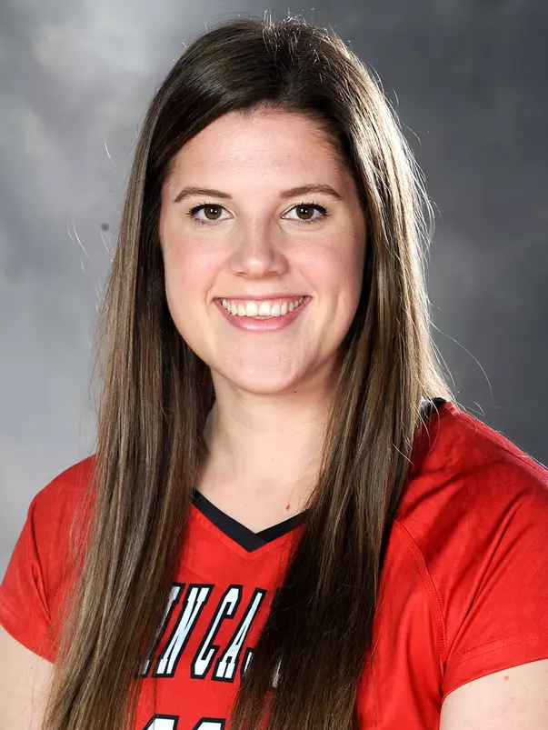 Reilly, Stacey head shot 2017 (volleyball)