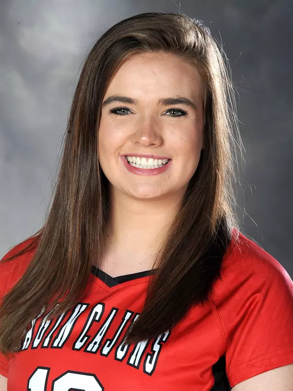 Weber, Hannah head shot 2017 (volleyball)
