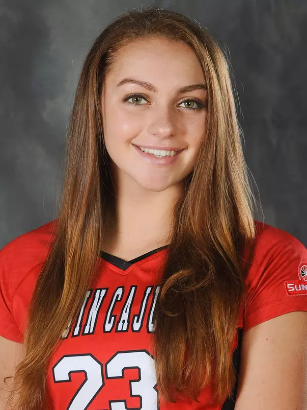 Angelo, Julia 2018 Headshot