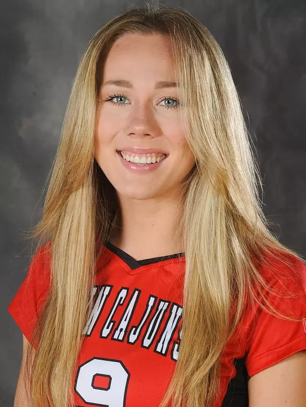 Pasch, Julia 2018 Headshot