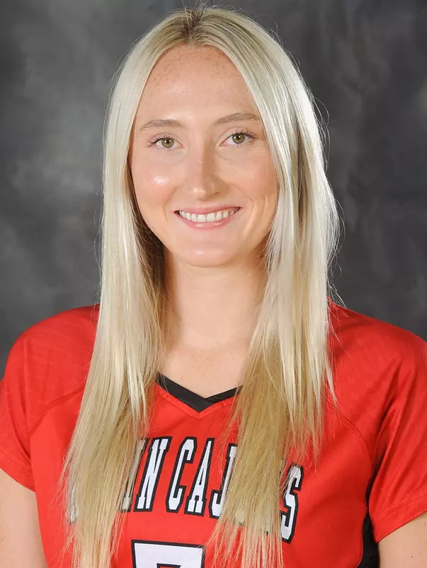 Rovira, Hanna 2018 Headshot