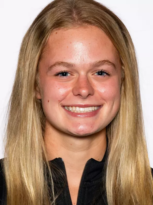 Isabelle Russell XC Headshot 23