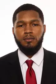 Kyndall Davis 24-25 MBB Headshot