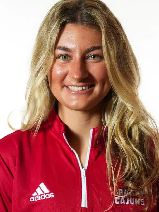 Evalyn Abdmoulaie headshot