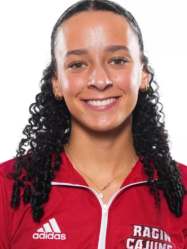 Cate Williamson XC headshot 2025