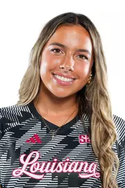 Chloe Mueller headshot