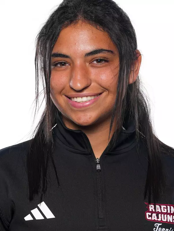 Safia Zenbi headshot