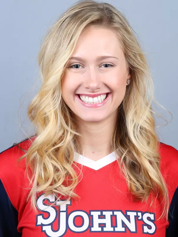 Amelia Ditolvo Headshot